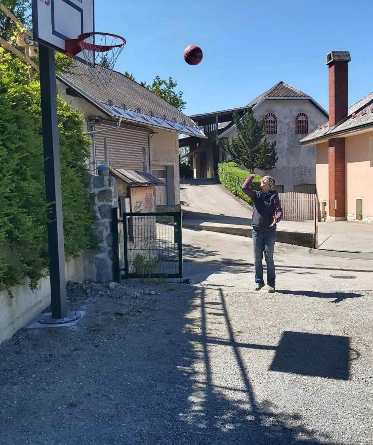Bed & Breakfast Base Camp Križe Екстериор снимка
